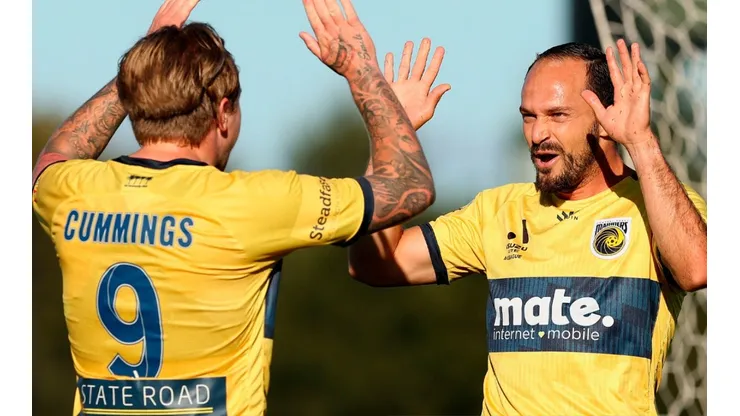 Marco Ureña se despachó con dos goles en su club.
