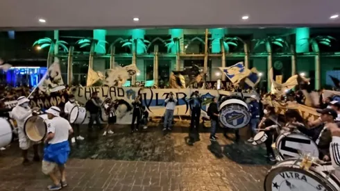 ¡Banderazo crema! Afición de Comunicaciones quiere la remontada [VIDEO]