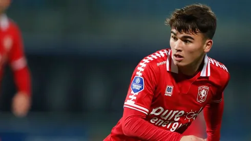 Manfred Ugalde anotó con la reserva del Twente tras estar rezagado en el primer equipo.