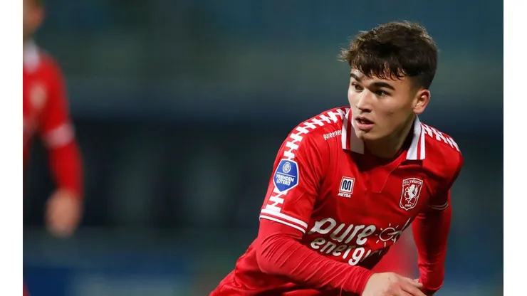 Manfred Ugalde anotó con la reserva del Twente tras estar rezagado en el primer equipo.