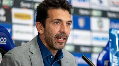 Gianluigi Buffon defendió con todo a su colega y compatriota Donnarumma (Parma Oficial)