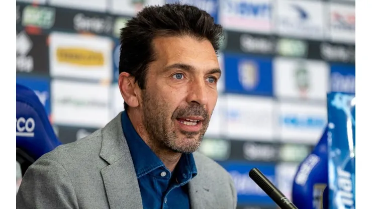 Gianluigi Buffon defendió con todo a su colega y compatriota Donnarumma (Parma Oficial)