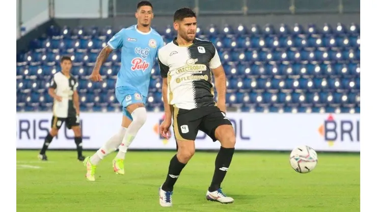 José Carlos Pinto gana su primer partido con el Tacuary