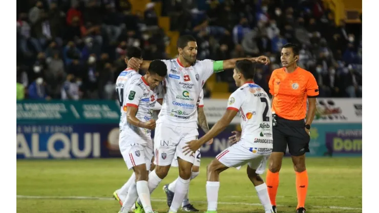 Álvaro Saborío anotando frente a Cartaginés (ADSC Oficial)