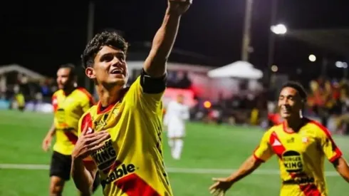 Yeltsin Tejeda defiende la cita de jugadores de Herediano