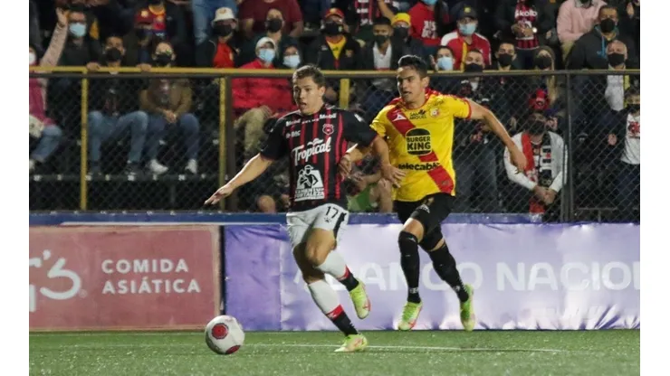 Herediano y Alajuelense se repartieron un punto tras un intenso empate (LDA Oficial)