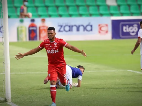 Rolando Blackburn anotó en el triunfo de Royal Pari [VIDEO]
