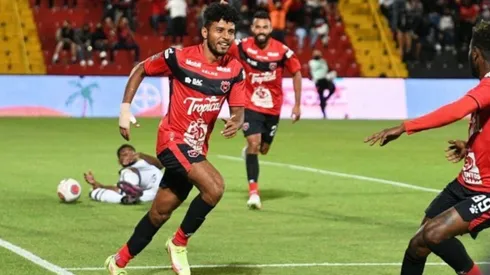 Johan Venegas convirtió su gol 99 ante Grecia el sábado anterior (LDA Oficial)