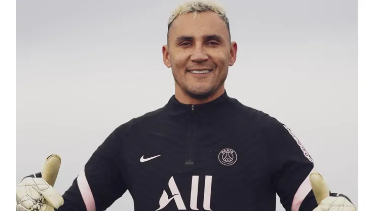 El PSG reconoció los 100 partidos de Keylor Navas con un regalo muy extravagante (Keylor Navas Facebook)