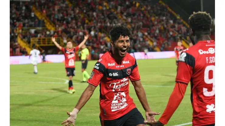 Freddy Góndola sumó una nueva asistencia con Alajuelense.