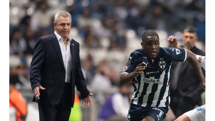 Joel Campbell se quedó sin técnico en Monterrey.