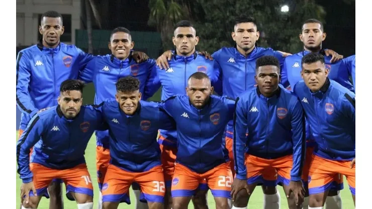 Panameños debutan con la Academia.