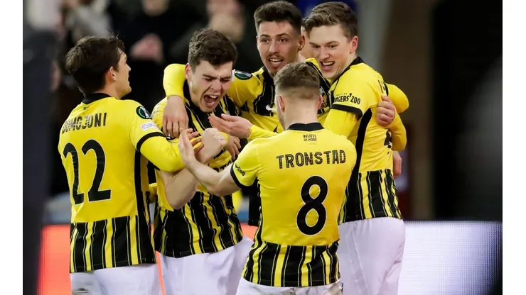 Conference League: Vitesse de Enrico Dueñas avanza a octavos de final