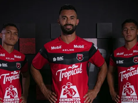 Alajuelense presentó su nuevo uniforme inspirado en el equipo de 1941