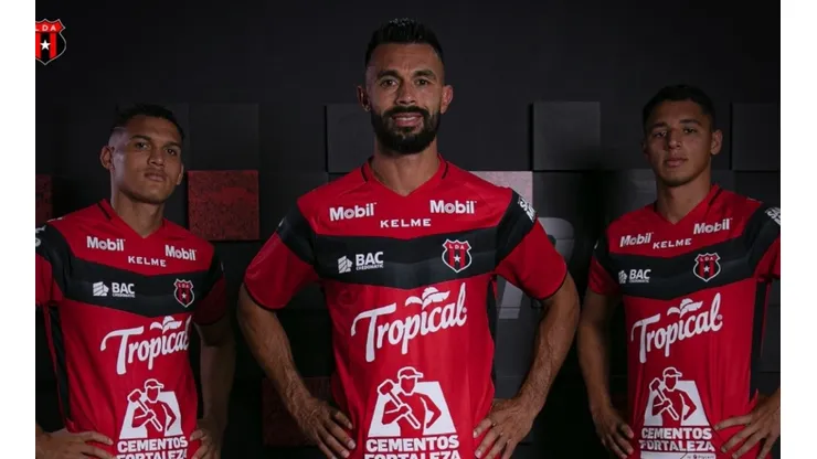 Este jueves, Alajuelense presentó es el tercer uniforme para esta temporada (LDA Oficial)