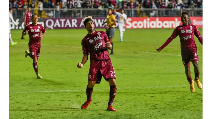 Christian Bolaños es la figura de los morados y anotó doblete en el juego de ida en casa del Saprissa (Saprissa Oficial)