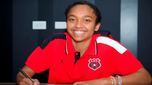 Delantera de Estados Unidos Mia Corbin firmó con Alajuelense.