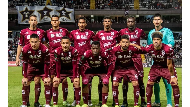 Equipo estelar de Saprissa ante Pumas en el juego de ida en el Ricardo Saprissa (Saprissa Oficial)