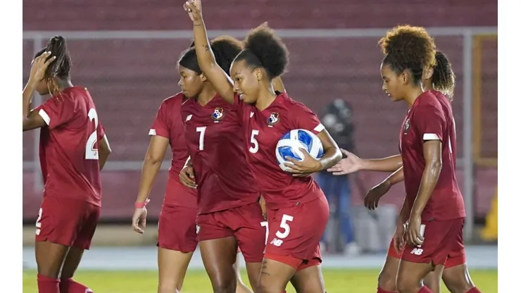 Panamá Femenina golea a Barbados.