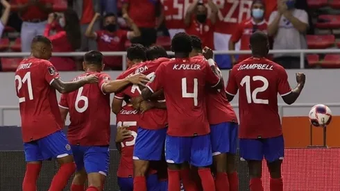 La Sele celebrando en su casa (Fedefut CR Oficial)