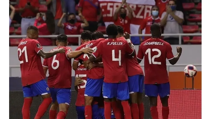 La Sele celebrando en su casa (Fedefut CR Oficial)