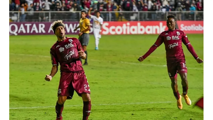 Víctor Medina recibió elogios por su rendimiento.
