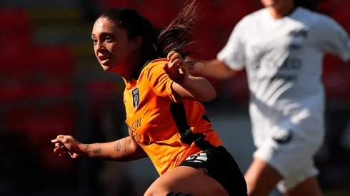 Priscilla Chinchilla celebra una anotación con su club.