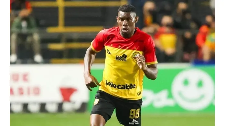 Keyner Brown jugó como titular pero salió expulsado al 74´ (CSH Oficial)
