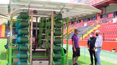 Reforzamiento sintético del terreno de juego del estadio Morera Soto.