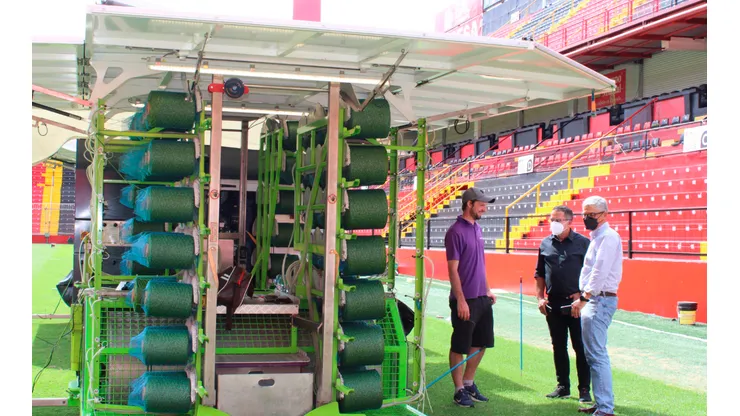 Reforzamiento sintético del terreno de juego del estadio Morera Soto.
