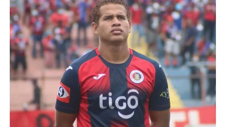 Roberto Chen no descarta un llamado a la selección.