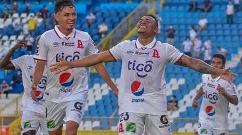 Mitchell Mercado sueña con jugar para la Selecta