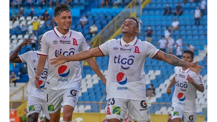 Mitchell Mercado sueña con jugar para la Selecta