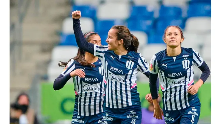 Valeria del Campo celebra su primera anotación en México.