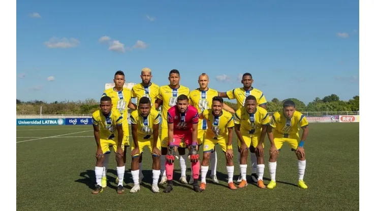 La U prepara dos fichajes de selección.