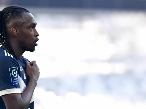 Alberth Elis por encima de uno de los tridentes más poderosos del PSG