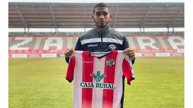 César Yanis es presentado de forma oficial con el Zamora CF.