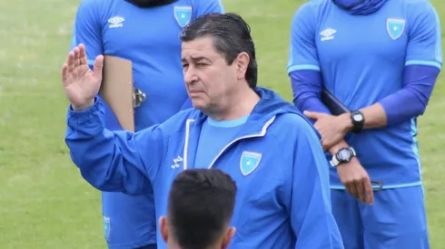 Luis Fernando Tena solo dirigió amistosos con Guatemala