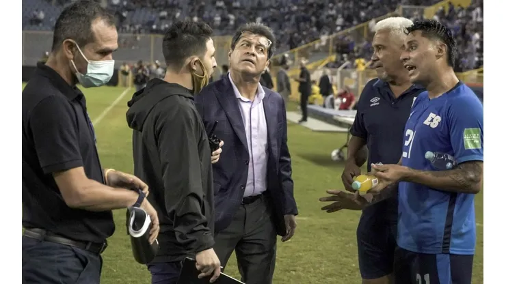 Hugo Pérez busca tranquilizar la situación