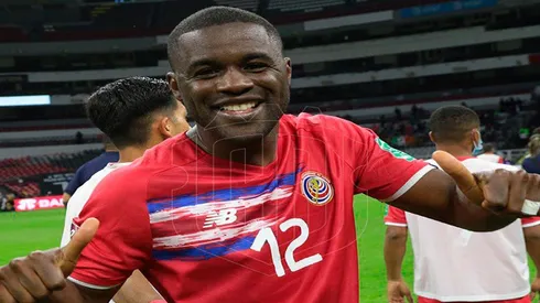 Joel Campbell feliz después del empate de Costa Rica ante México en el Azteca.