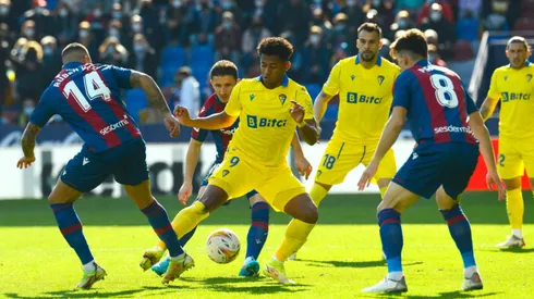 El "Choco" Lozano brindó una asistencia en el triunfo del Cádiz ante el Levante [VIDEO]