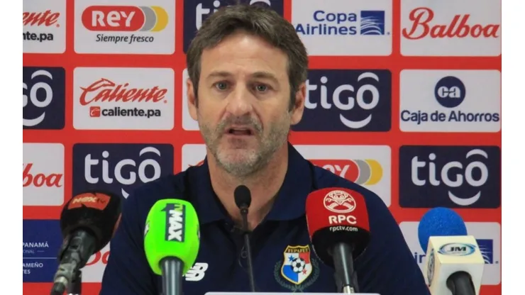 Thomas Christiansen entrega su lista de elegidos para eliminatoria.
