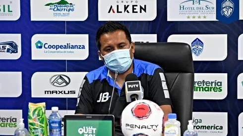 Amarini Villatoro: "No soy tonto, el arbitraje le está haciendo daño al fútbol"