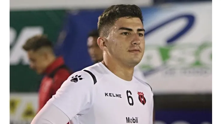 Fernán Faerron tras dejar Alajuelense ya tiene nuevo club