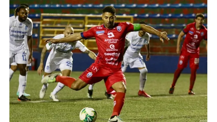 Álvaro Saborío, delantero estrella de San Carlos (ADSC Oficial)