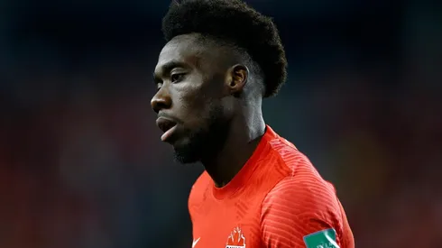 Alphonso Davies no estaría en la triple fecha