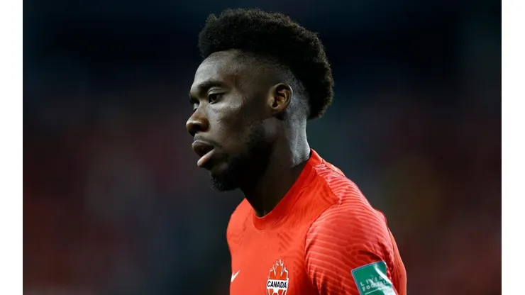 Alphonso Davies no estaría en la triple fecha