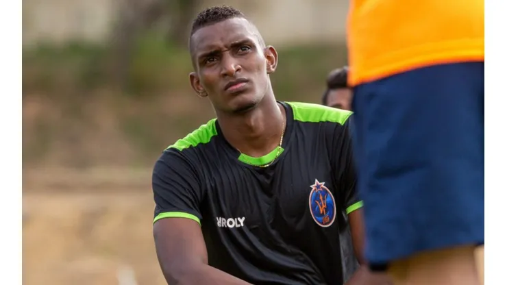 Jiovany Ramos se une a las filas de su nuevo club.
