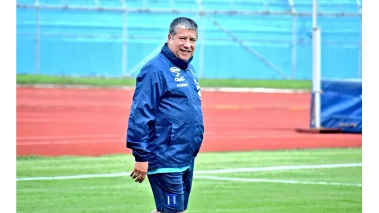 Hernán Gómez: "Honduras juega mejor afuera porque hay mejores canchas"
