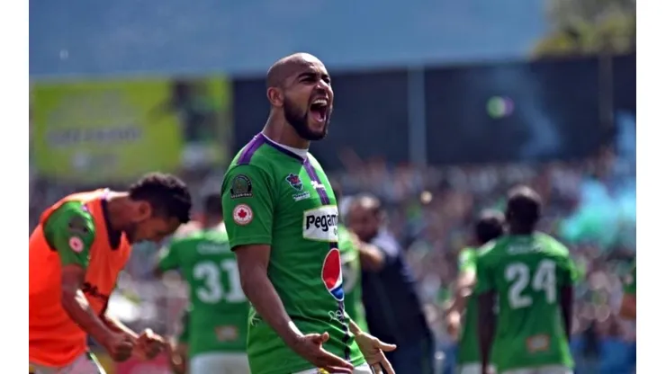 Alexander Robinson continuaría su carrera en Antigua GFC tras dejar Comunicaciones